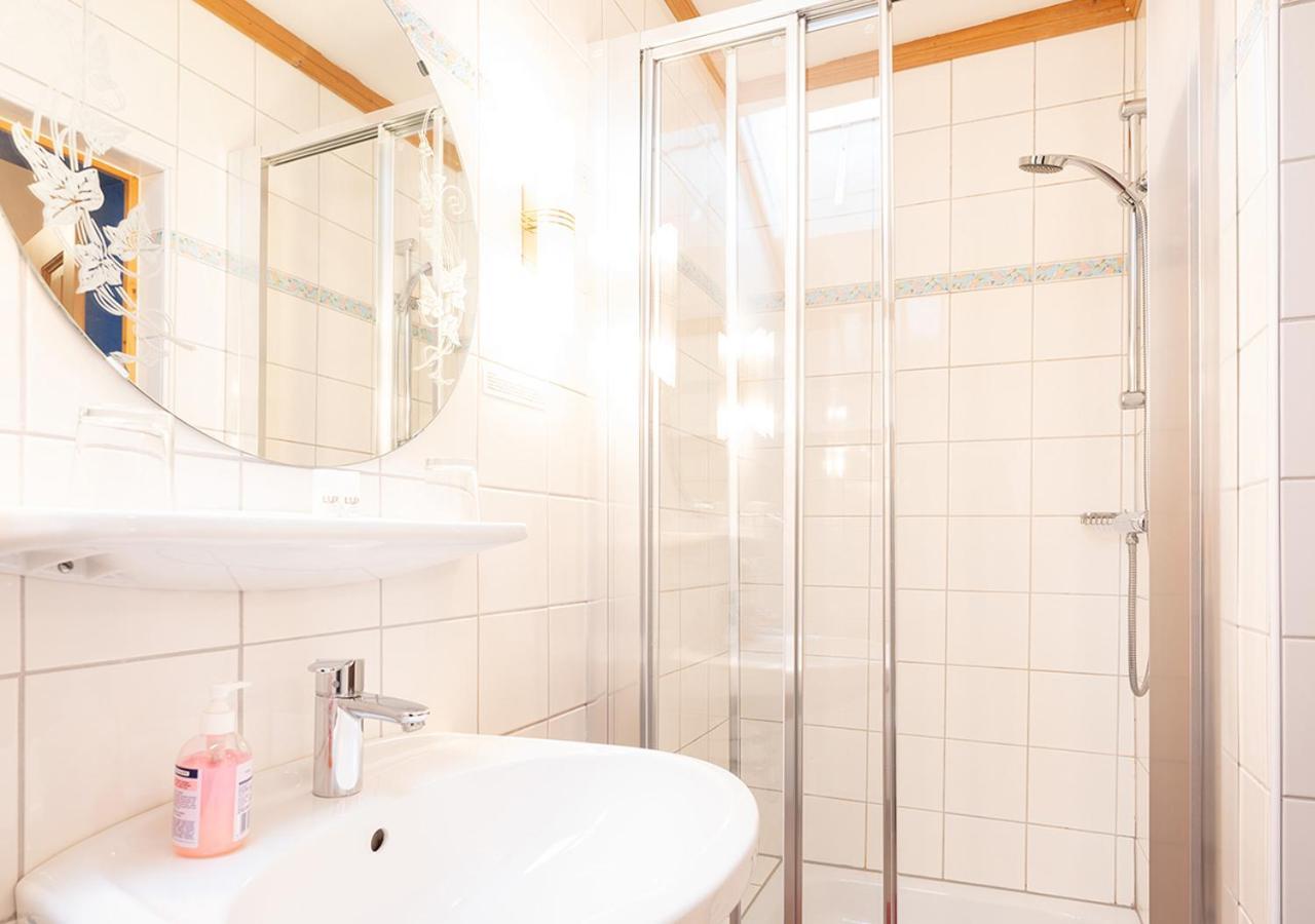 Siri'S Einkehr Hotel Sankt Georgen im Attergau Buitenkant foto