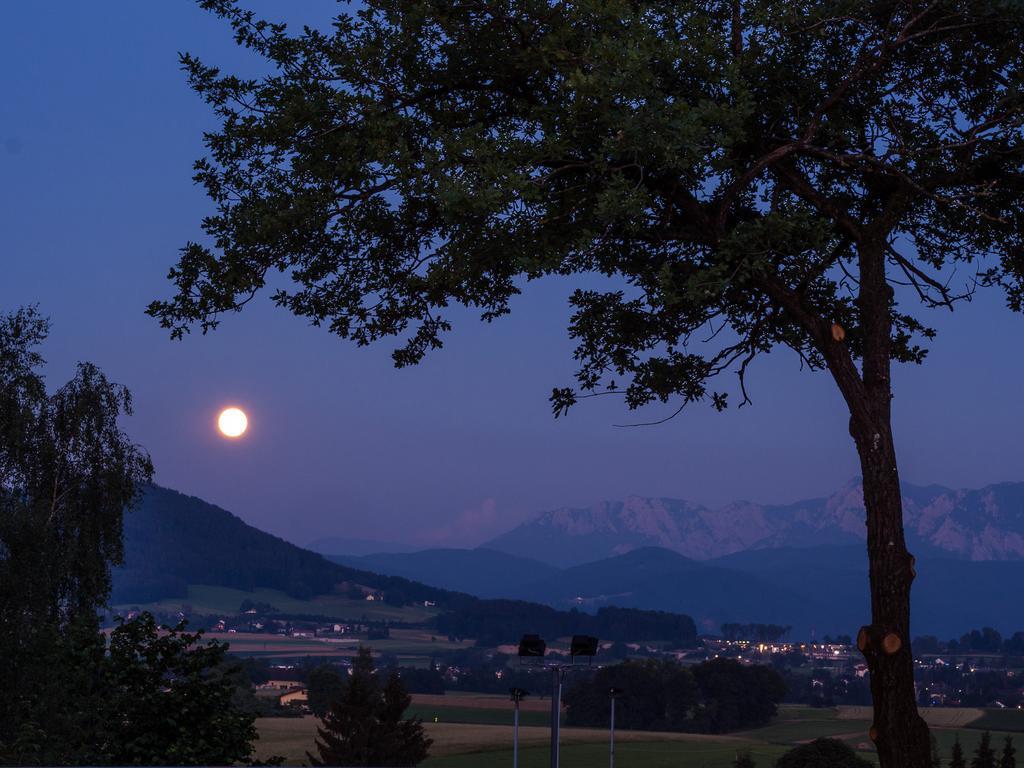Siri'S Einkehr Hotel Sankt Georgen im Attergau Buitenkant foto