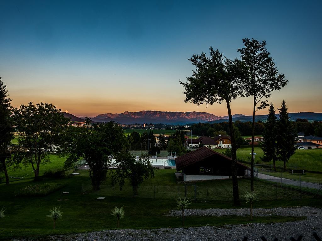 Siri'S Einkehr Hotel Sankt Georgen im Attergau Buitenkant foto