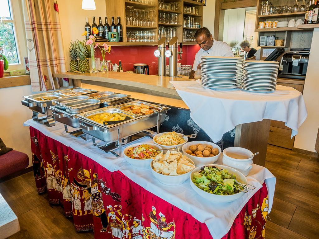 Siri'S Einkehr Hotel Sankt Georgen im Attergau Buitenkant foto