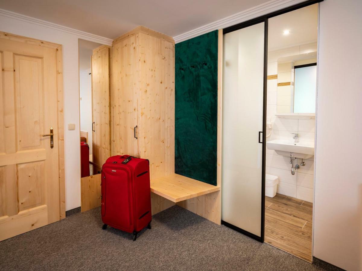 Siri'S Einkehr Hotel Sankt Georgen im Attergau Buitenkant foto